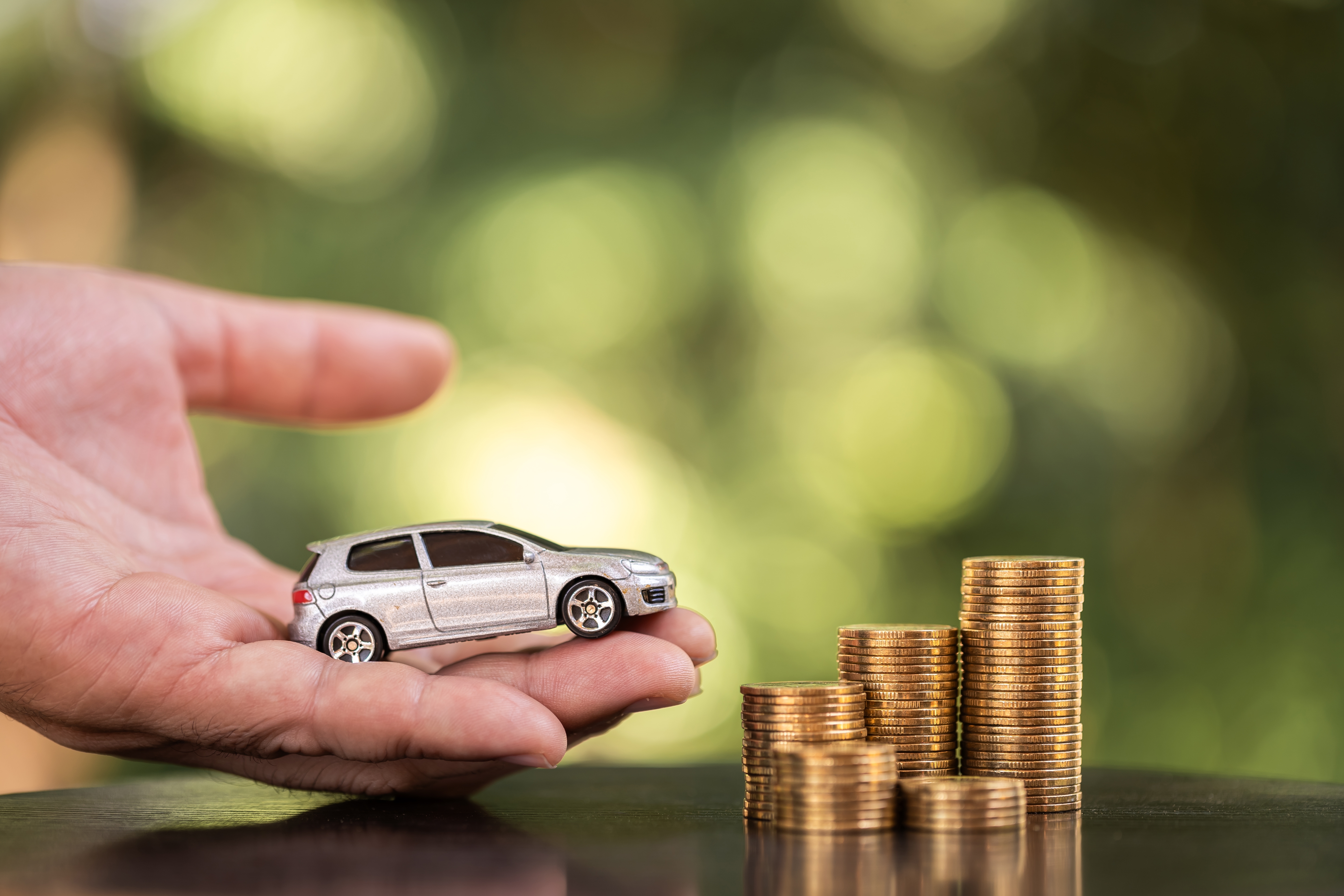 高級車購入における新車中古車の費用対効果